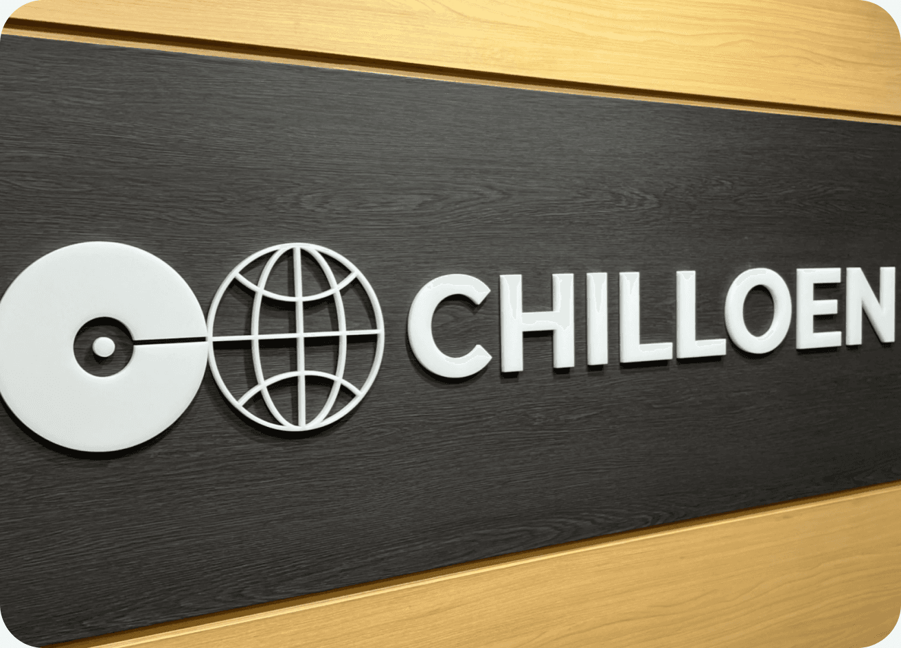 칠로엔 사무실 로고 간판